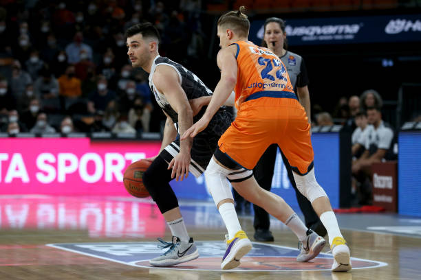 官方：33岁前锋丹尼-英斯自由身加盟谢菲尔德联，签约1+1年