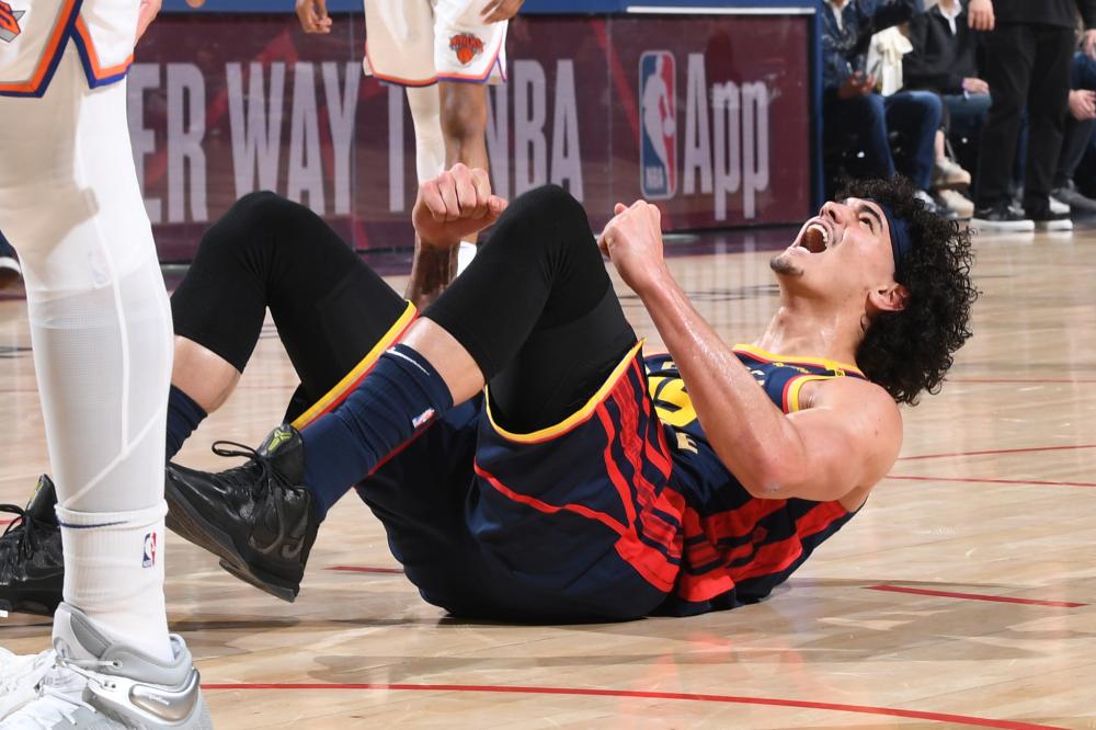 特雷-杨20+22老鹰力克骑士 热火送黄蜂3连败.